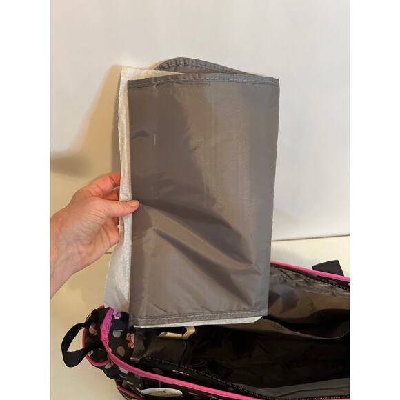 Disney Baby Minnie Mouse Diaper Bag 8
Pockets Black 4 Piece Accessory Set - Picture 9 of 12